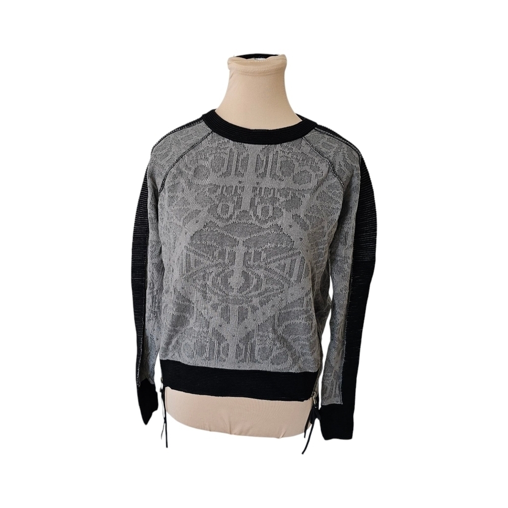 Artelier Nicole Miller Grey Sweater W/ Black Ribbed Detail Shorter Front Sz M